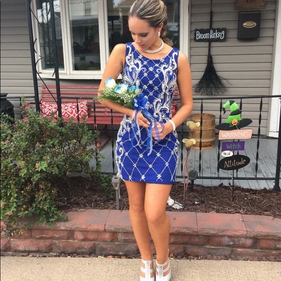 Formal Dress - Picture 2 of 8